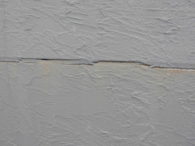 シーリング材が充填された横目地